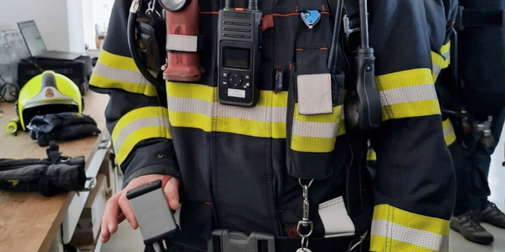 firefighter-with-indoor-tracker Firefighter with ppt radio and tracker